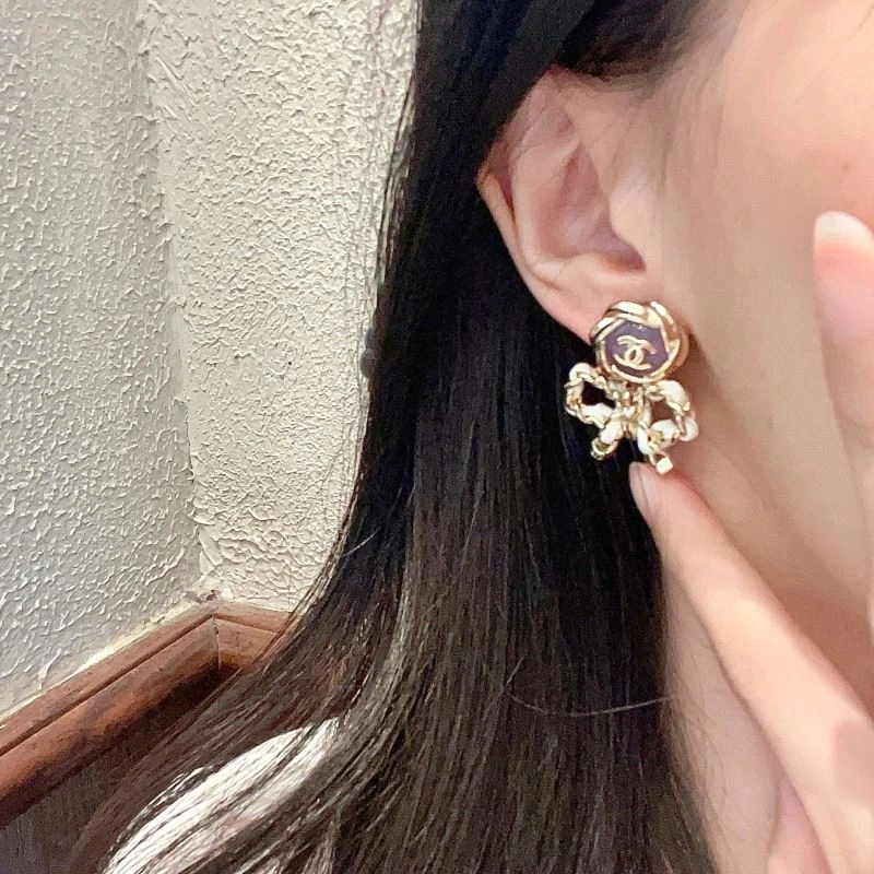 Sophisticated Chanel Earrings 231294