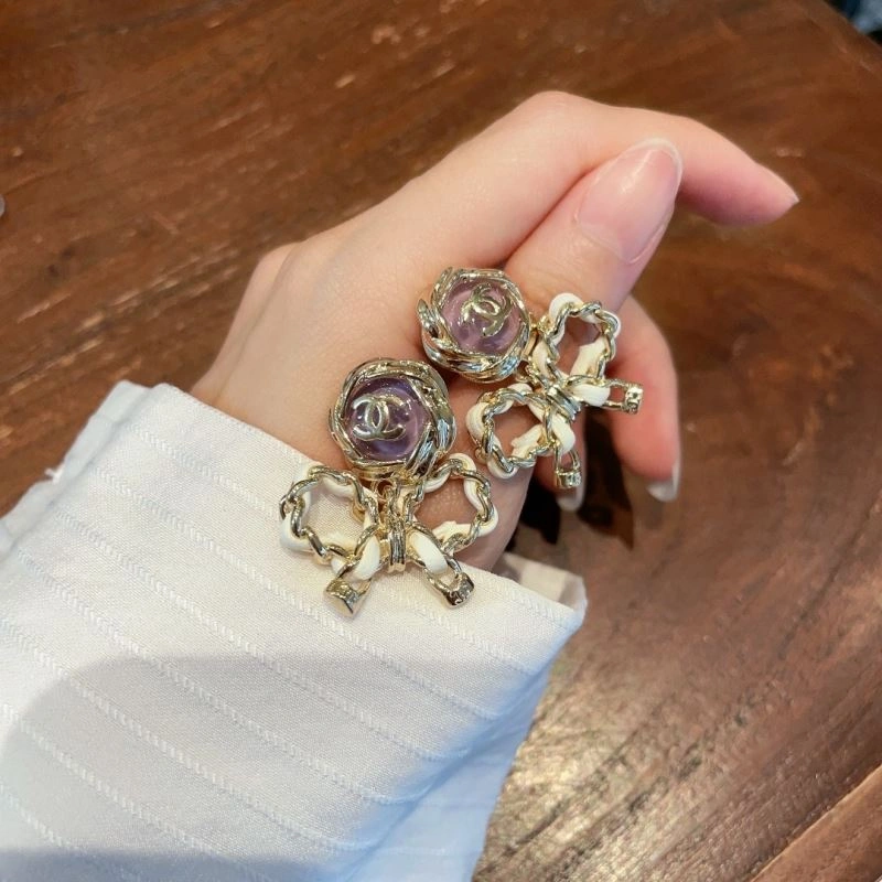 Sophisticated Chanel Earrings 231294