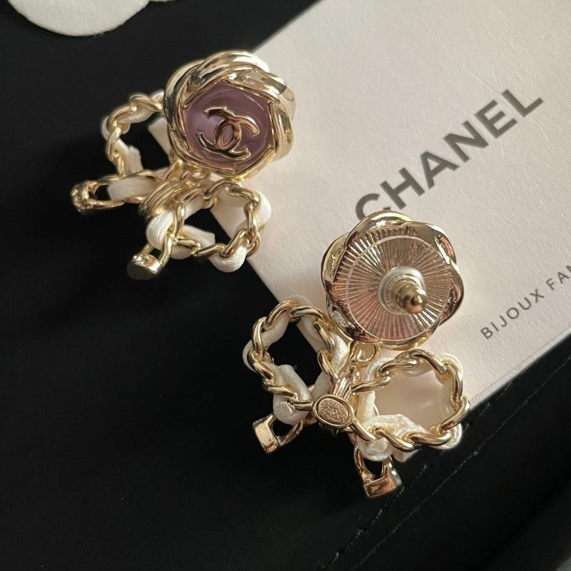 Sophisticated Chanel Earrings 231294