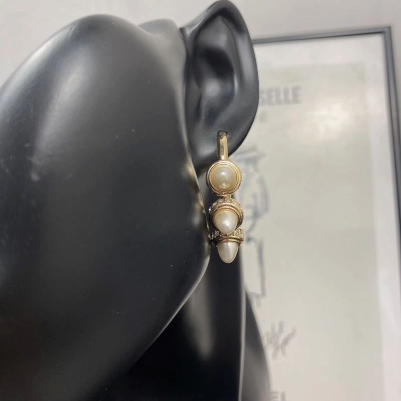 Lightweight Chanel Earrings 231127