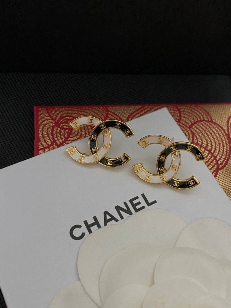 Chanel Earrings Bold 231128