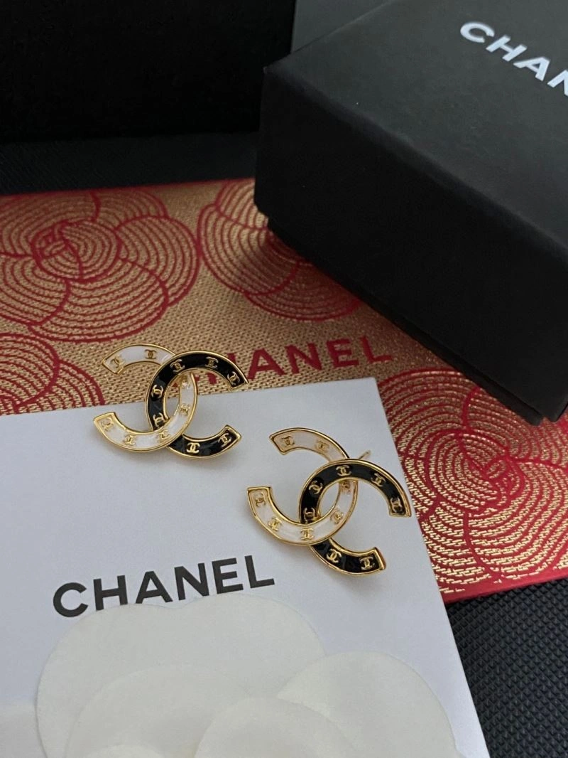 Chanel Earrings Bold 231128