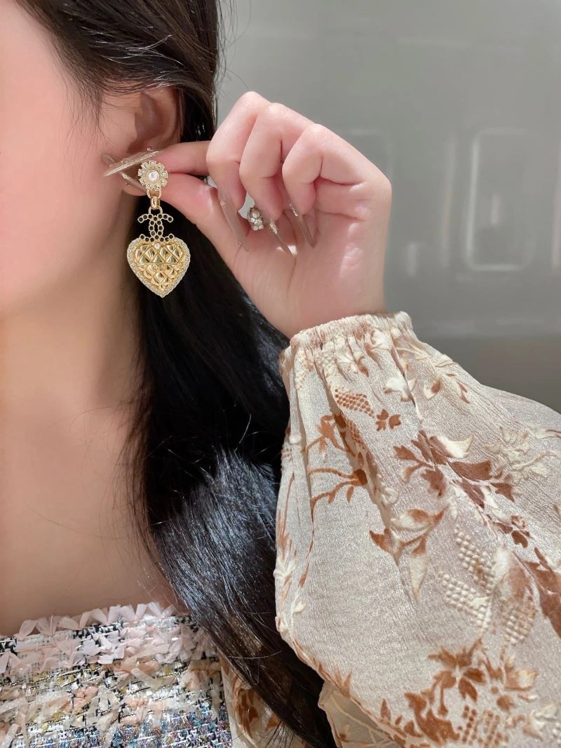 Soft Chanel Earrings 231110