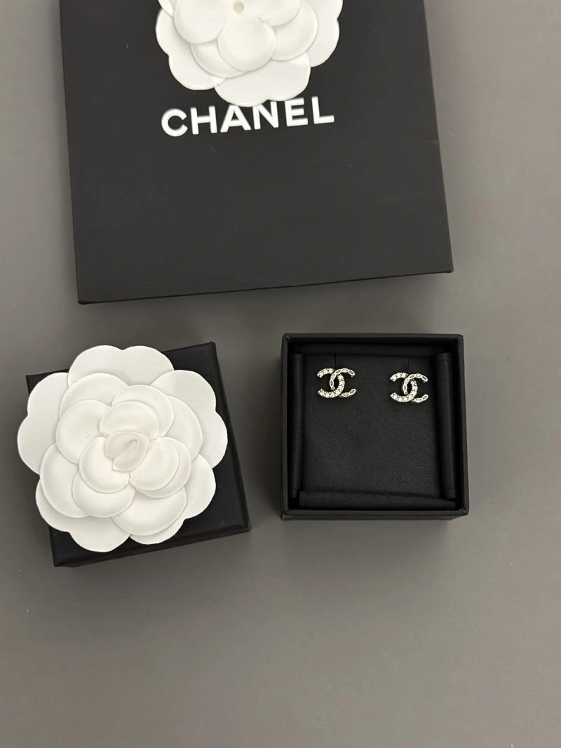 Chanel Earrings Fashionable 231140