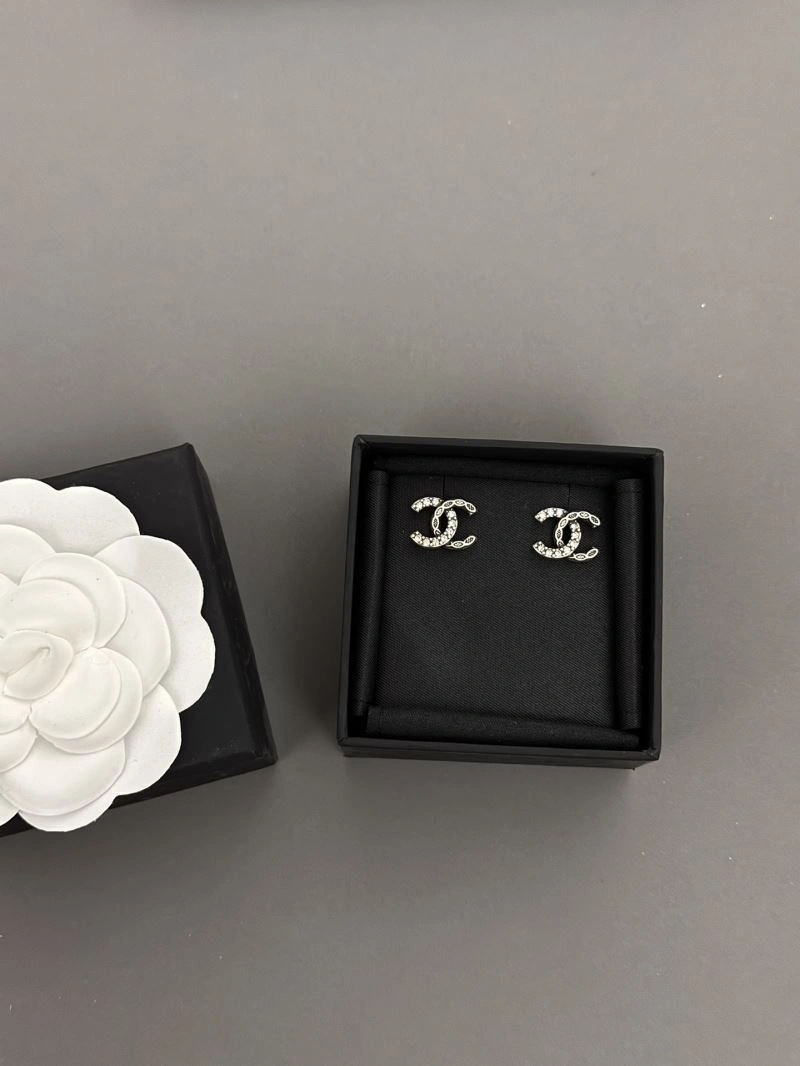 Chanel Earrings Fashionable 231140