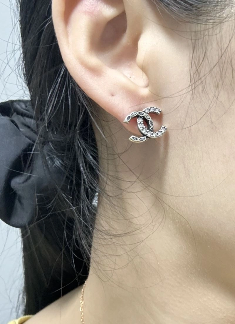 Chanel Earrings Fashionable 231140