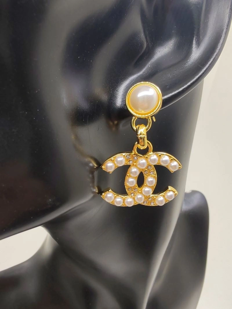 Chanel Earrings Compact 231100