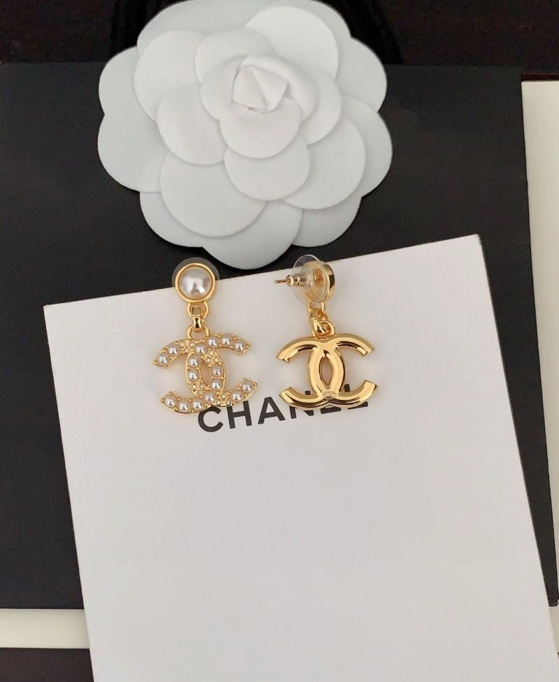 Chanel Earrings Compact 231100