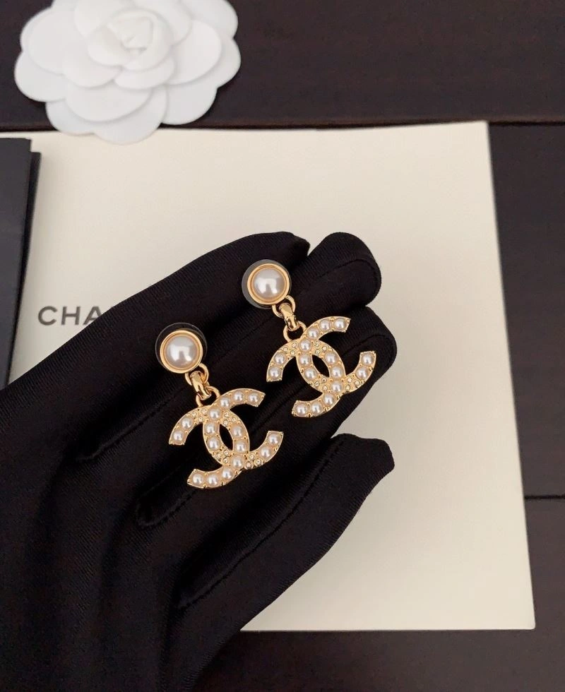 Chanel Earrings Compact 231100
