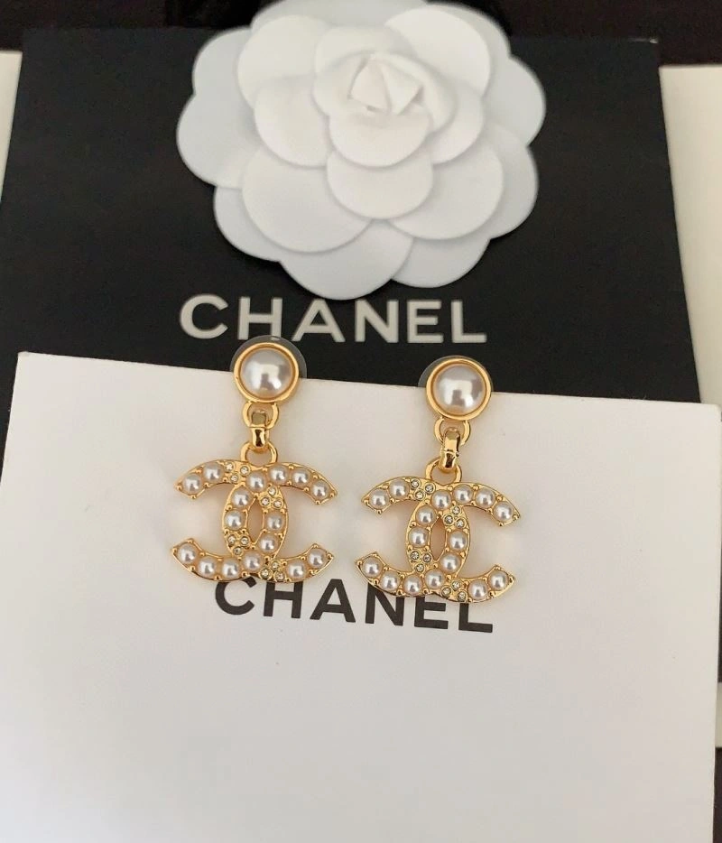 Chanel Earrings Compact 231100