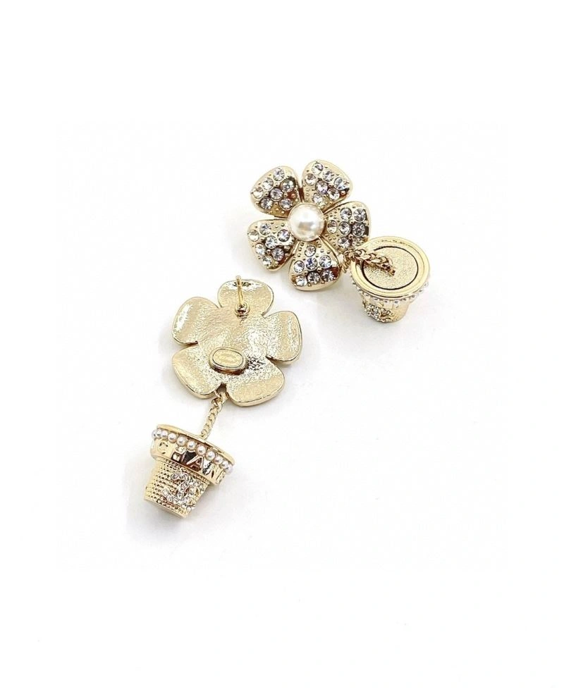 Stylish Chanel Earrings 231145
