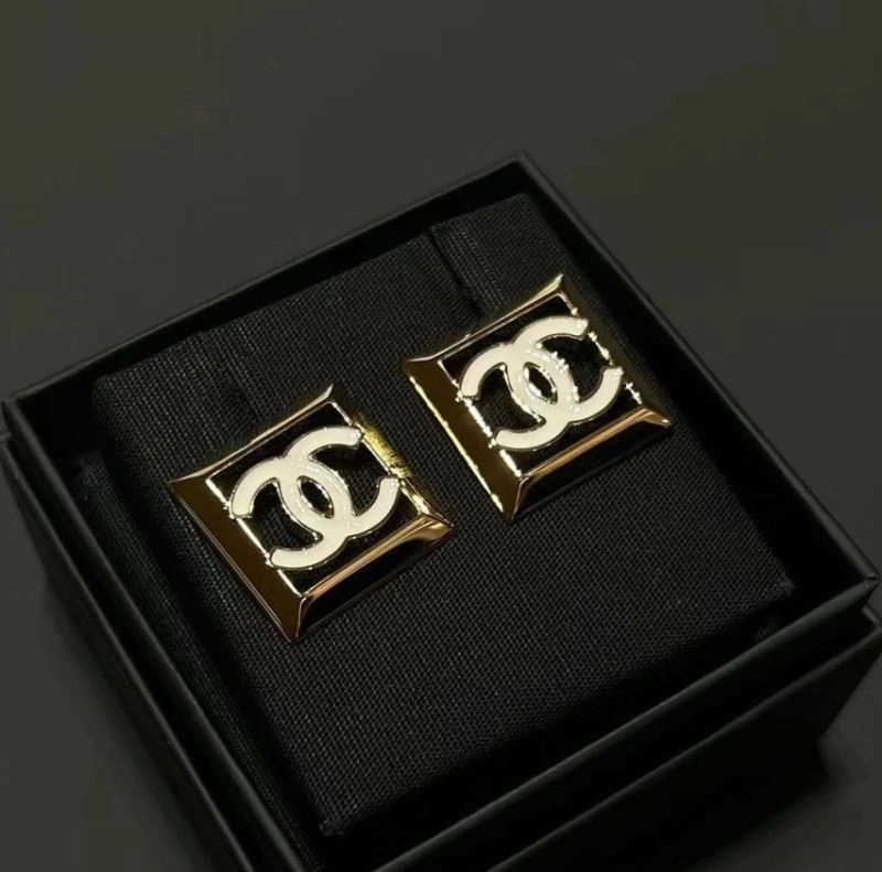 Chanel Earrings Effortless 231094