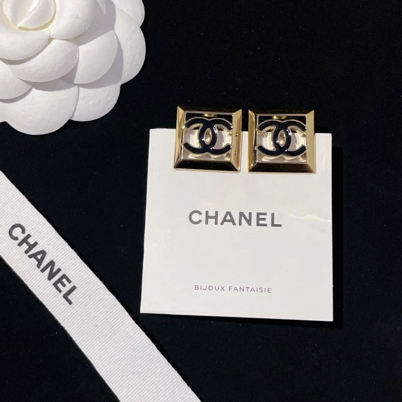 Chanel Earrings Effortless 231094