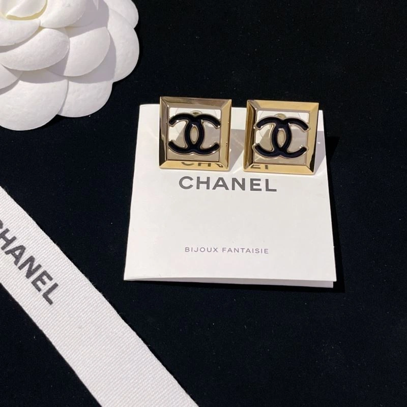 Chanel Earrings Effortless 231094