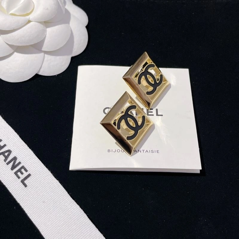 Chanel Earrings Effortless 231094
