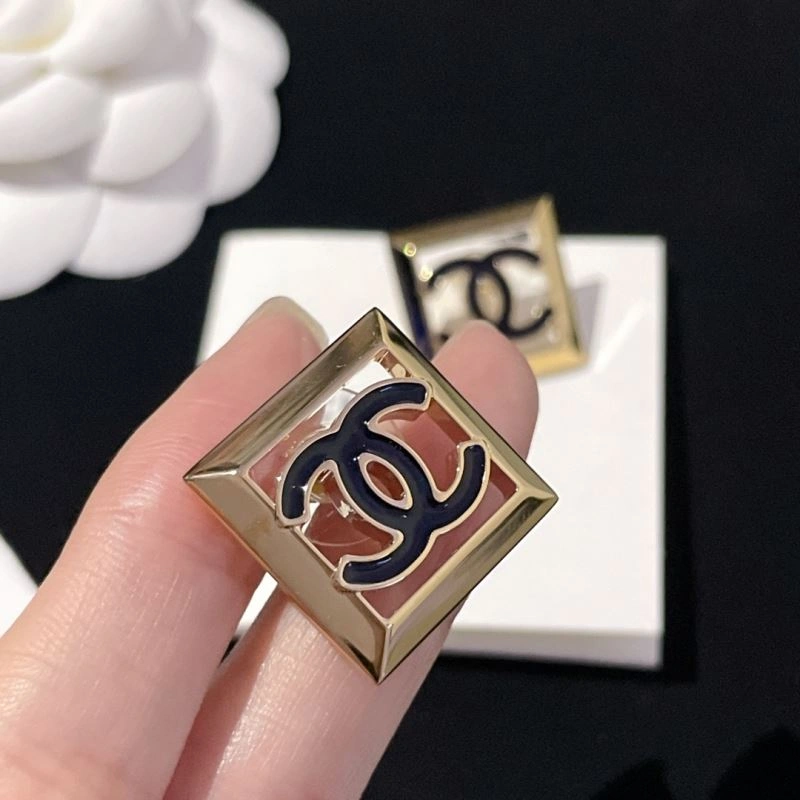 Chanel Earrings Effortless 231094