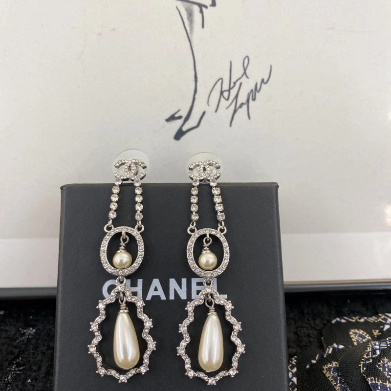 Sporty Chanel Earrings 231085