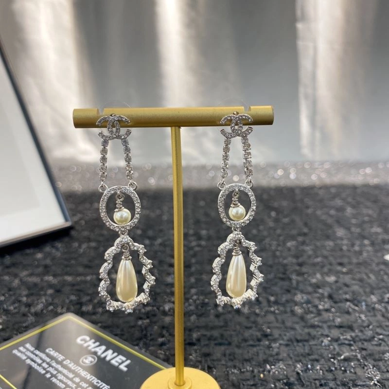 Sporty Chanel Earrings 231085