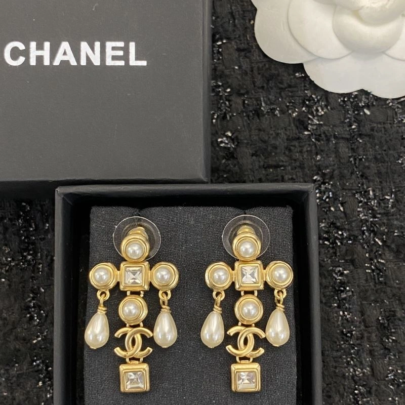 Compact Chanel Earrings 231098