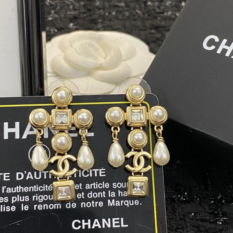 Compact Chanel Earrings 231098