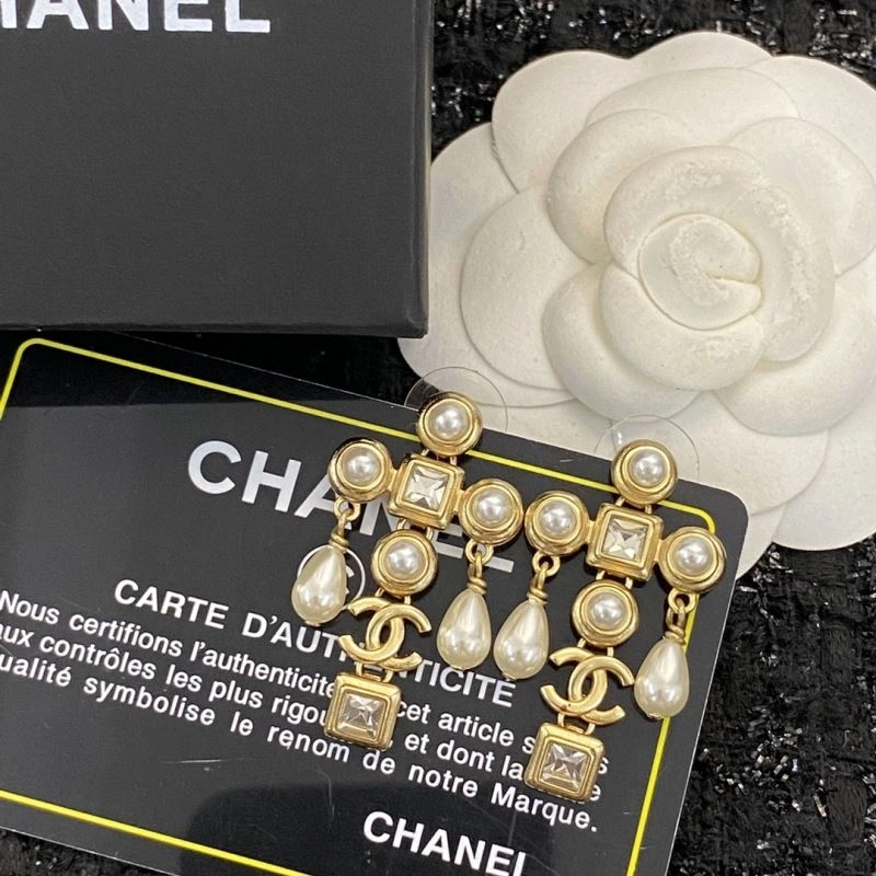 Compact Chanel Earrings 231098