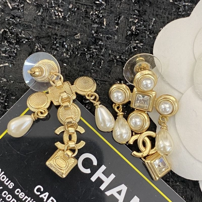 Compact Chanel Earrings 231098