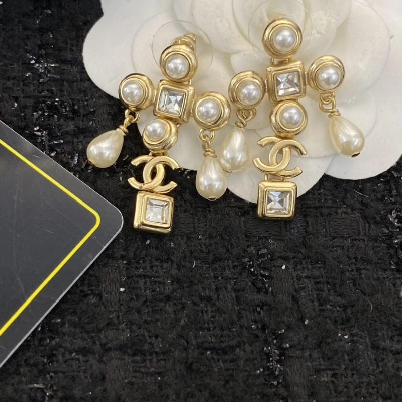 Compact Chanel Earrings 231098