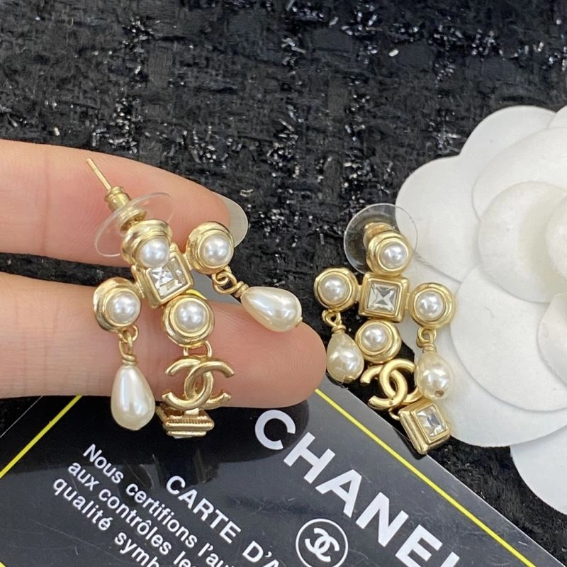 Compact Chanel Earrings 231098