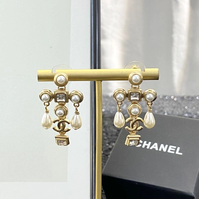 Compact Chanel Earrings 231098