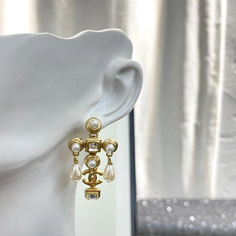 Compact Chanel Earrings 231098