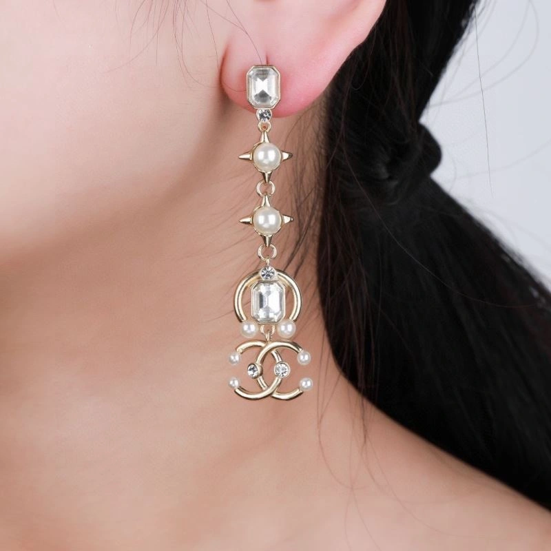 Fashionable Chanel Earrings 231201