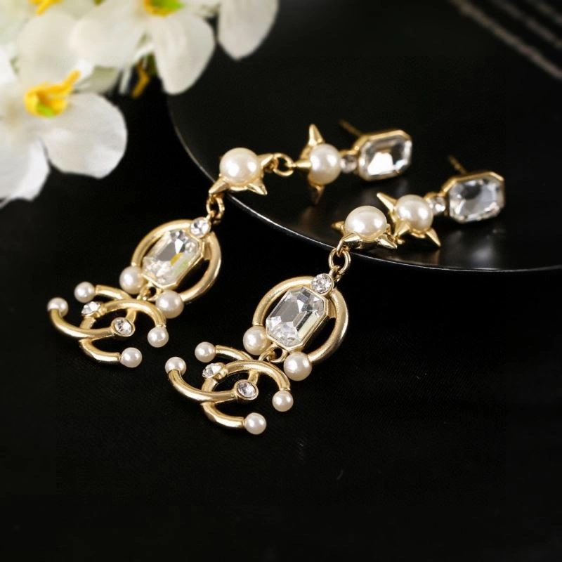 Fashionable Chanel Earrings 231201