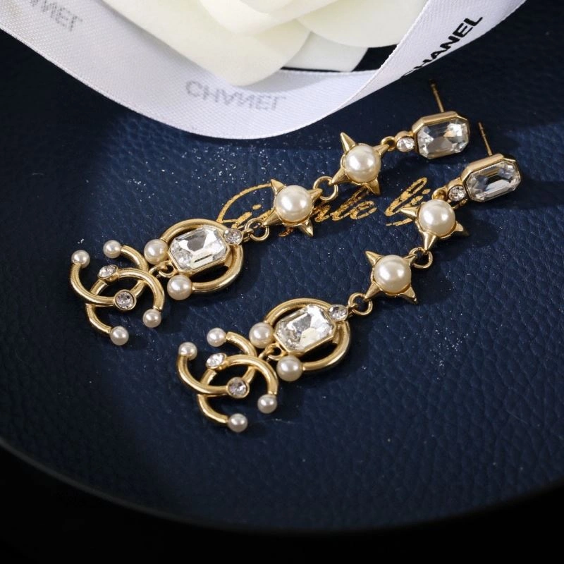 Fashionable Chanel Earrings 231201