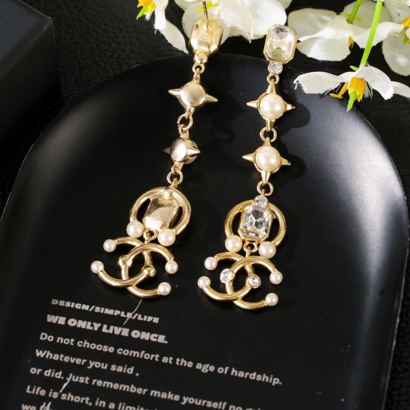 Fashionable Chanel Earrings 231201