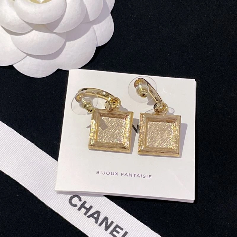 Chanel Earrings Breathable 231090