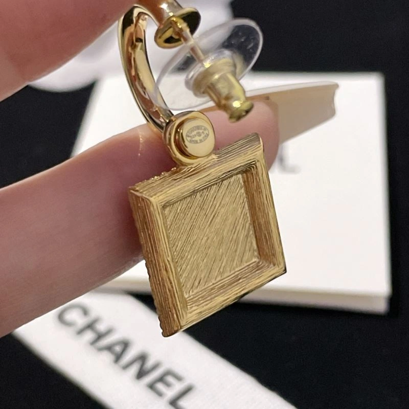 Chanel Earrings Breathable 231090