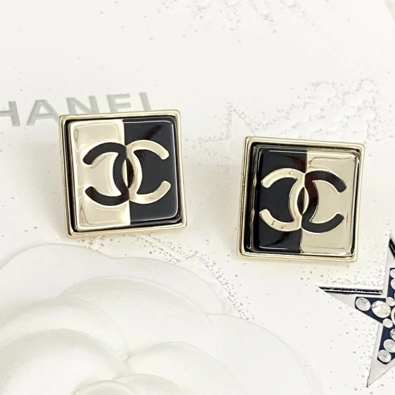 Chanel Earrings Breathable 231129