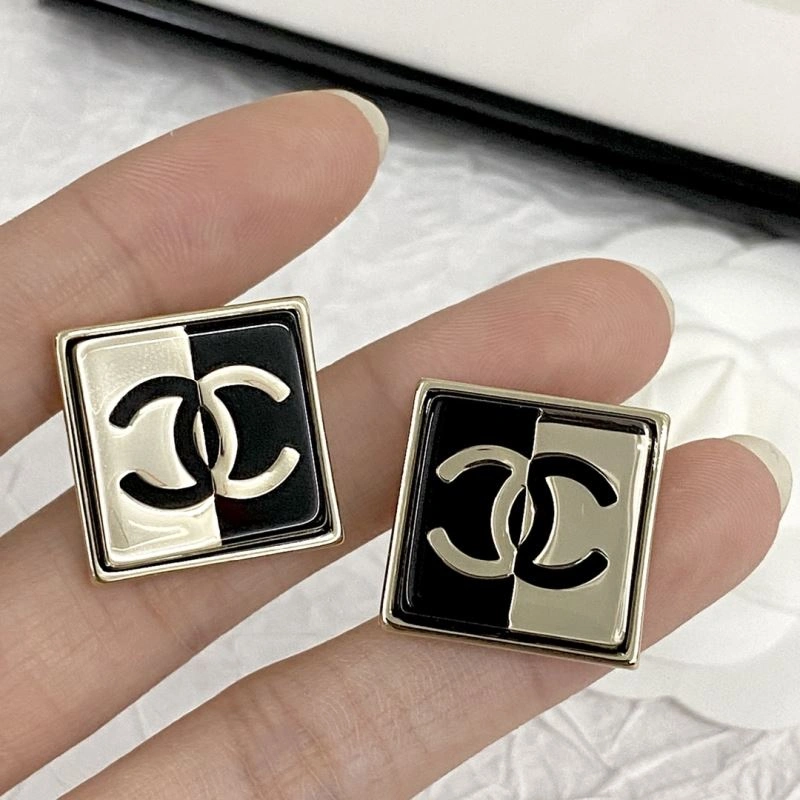 Chanel Earrings Breathable 231129