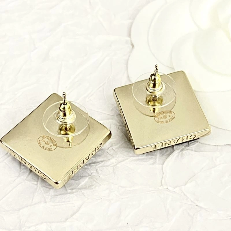 Chanel Earrings Breathable 231129