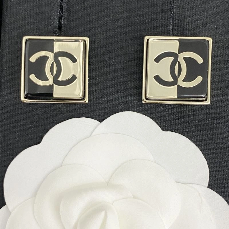 Chanel Earrings Breathable 231129