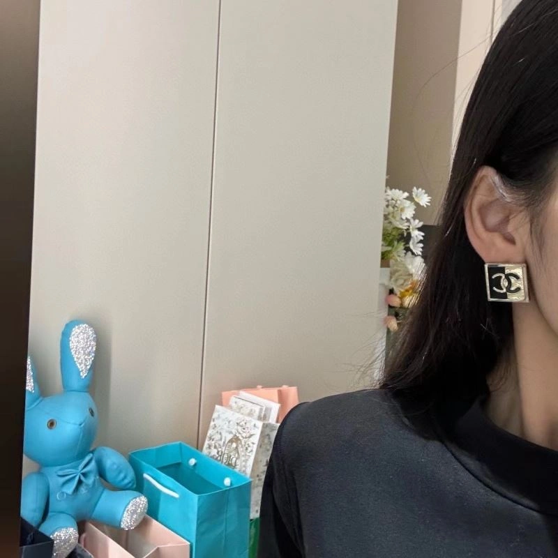 Chanel Earrings Breathable 231129