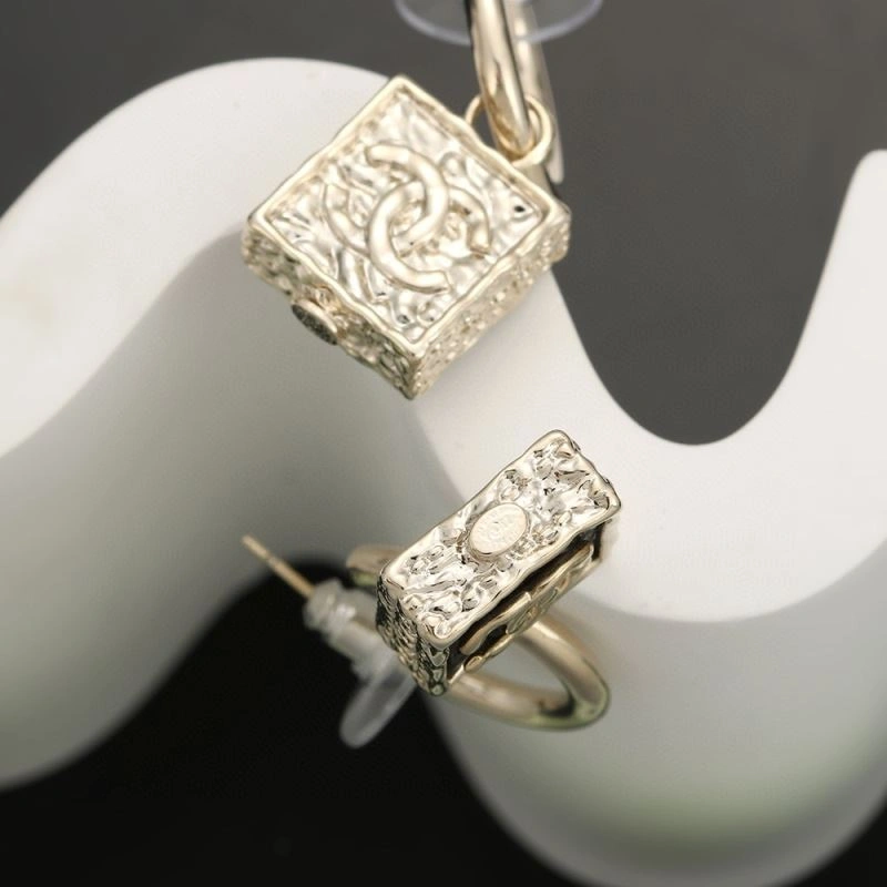 Breathable Chanel Earrings 231082