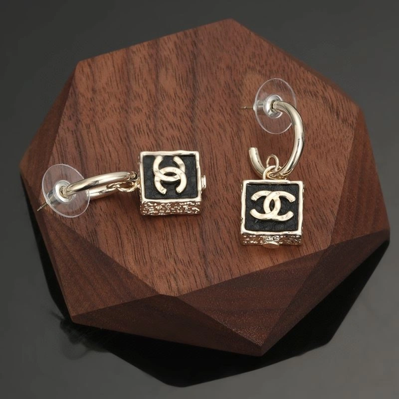 Breathable Chanel Earrings 231082