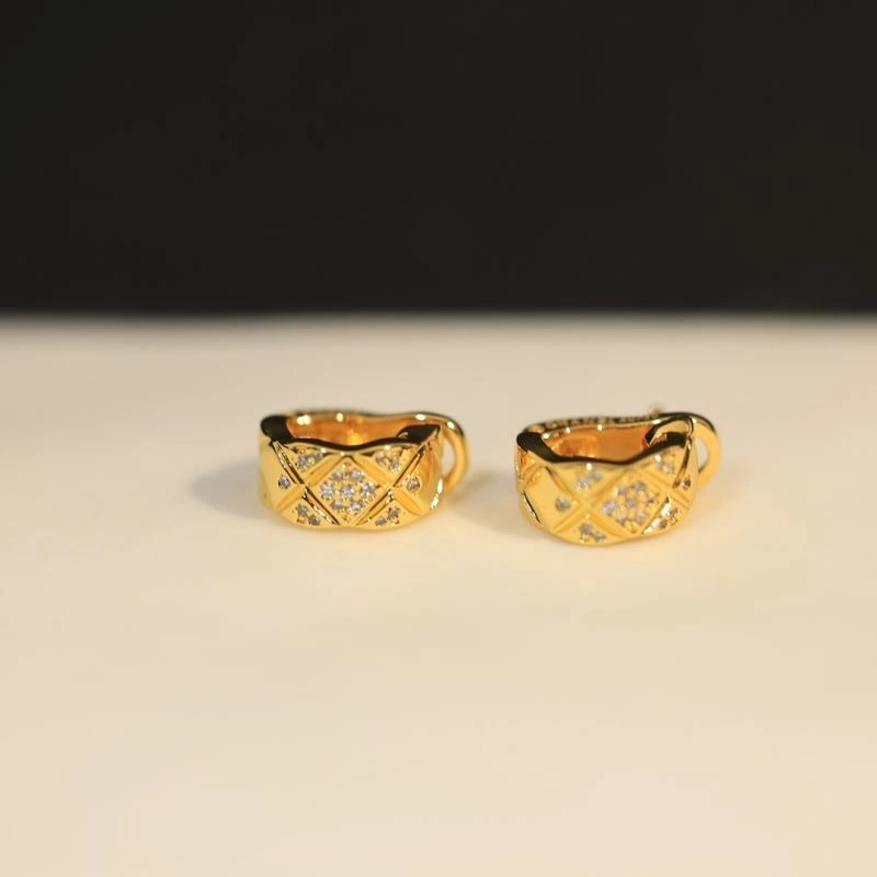 Chanel Earrings Lightweight 231091
