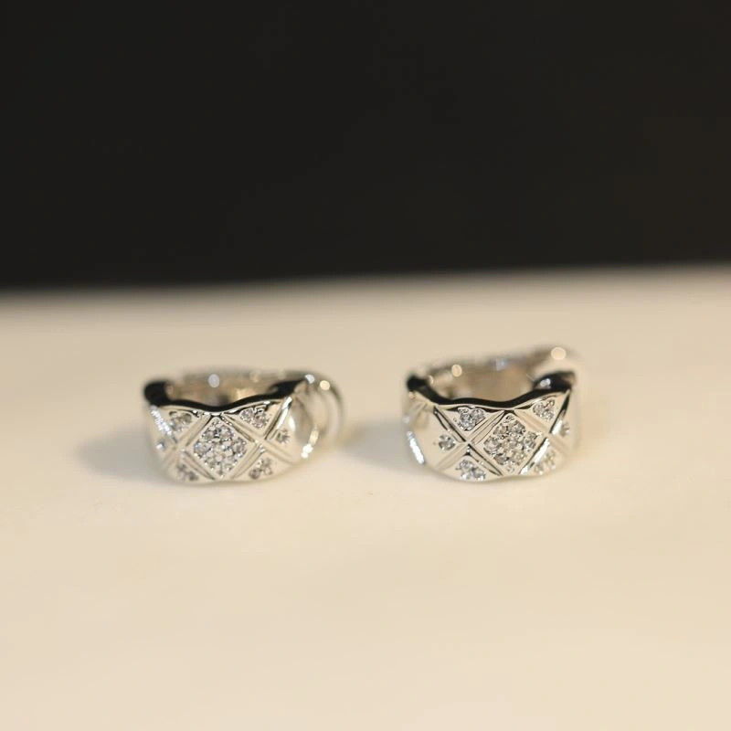 Chanel Earrings Lightweight 231091
