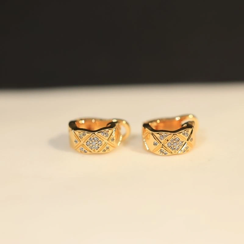 Chanel Earrings Lightweight 231091