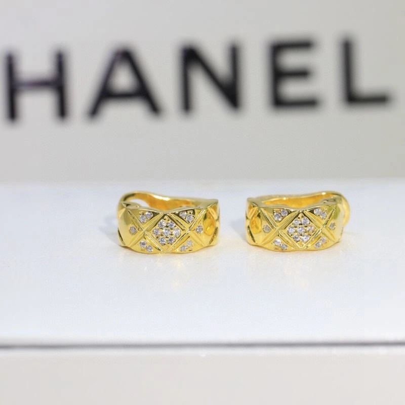 Chanel Earrings Lightweight 231091