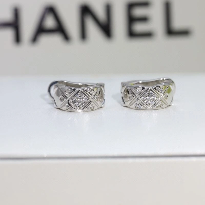 Chanel Earrings Lightweight 231091