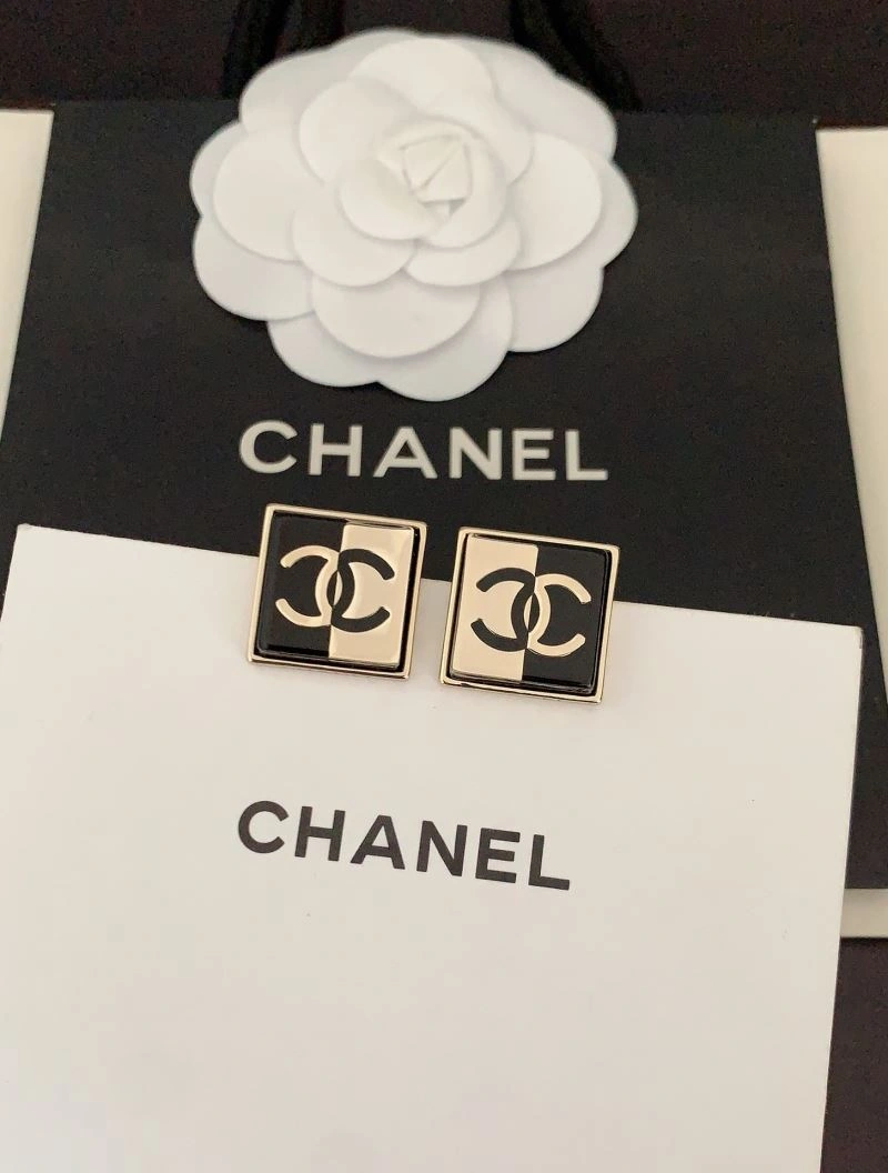 WellDesigned Chanel Earrings 231122