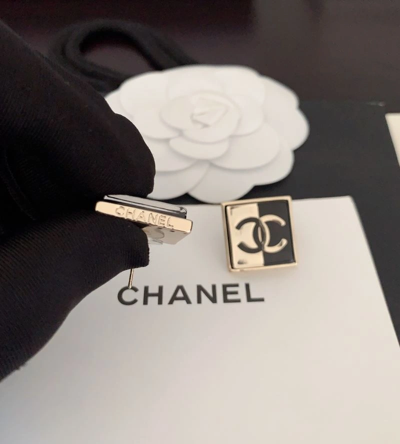 WellDesigned Chanel Earrings 231122